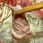 峻 - 飛騨牛肩バラ肉炊き鍋調理中