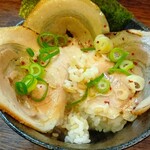 麺や 紡 - チャーシュー丼（少し食べてしまった後）