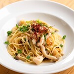 北海道産ホタテとキノコの和風ペペロンチーノ