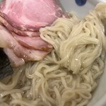 麺処 有彩 - つけ麺アップ、昆布水を纏っているのでツルツル食感