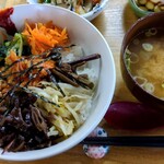 カフェテラスアカネ - ビビンバと味噌汁