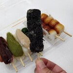 札幌 新倉屋 - 「花園だんご (ごま)」