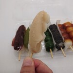 札幌 新倉屋 - 「花園だんご (白あん)」