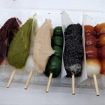 札幌 新倉屋 - 「花園だんご (正油2本・ごま1本・よもぎ1本・白あん1本・抹茶1本・黒あん1本)」③