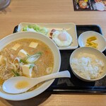北海道らぁめん伝丸 - 料理写真:ベーコンエッグ 豚汁らーめん朝食（650円）