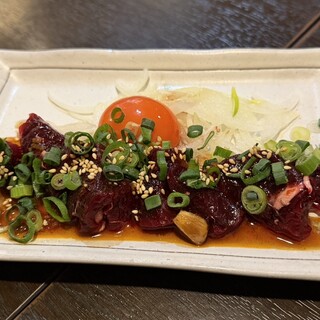 うどん処 おはな - 料理写真:クジラのユッケ