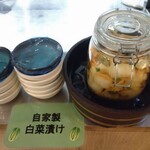 鉄板焼肉とジンギスカンぼんた - 自家製白菜漬け