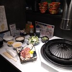 鉄板焼肉とジンギスカンぼんた - こんな感じ