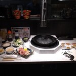 鉄板焼肉とジンギスカンぼんた - 2人用カウンター席