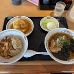 餃子の王将 - 料理写真:日替わりランチ、935円。