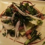 食彩酒房 会家 - 春菊と豚バラのガーリックサラダ