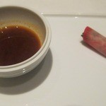 SINC BISTRO - 渡り蟹のスープ仕立てと赤カブ