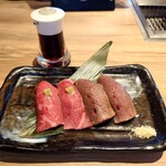 焼肉名匠 山牛 - 山形牛握り2種