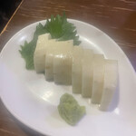 立呑みマルギン - 山芋は比較的薄切りだった