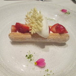 SINC BISTRO - 柚子胡椒のアクセントがＧＯＯＤ！なイチゴのシャルロット