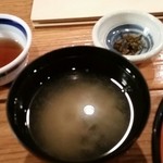 串天ぷら　段々屋 - セットのシジミのみそ汁とお新香