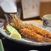 博多海鮮処まんぷく屋 - 有頭海老フライは2本。身もタップリで上の方には少し味噌も付いていて美味しいこと。^^ 自家製(だと思う)タルタルソースがたっぷりなのも良心的。