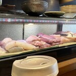 博多海鮮処まんぷく屋 - お魚の切り身が沢山