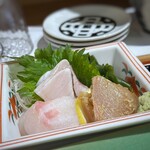 博多海鮮処まんぷく屋 - お刺身は3種。