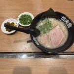 閃光舎 - こってり豚骨ラーメン（替玉×3、ネギ、高菜）