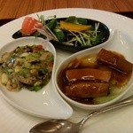中国料理 桜華樓 - 【2015/2】アップ（白身魚海鮮かけ・豚三枚肉・サラダ）