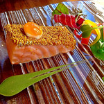 JAM ORCHESTRA - 【2015年2月再訪時】ホリデーランチコース（1,800円）のメイン、サーモンのミキュイ。本来は「炙った鯖のインボルティーニ」だったんですが、前回訪問時に頂いたので、気を利かせて替えてくれました。