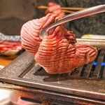 和牛一頭買い 焼肉ホルモン黒野 - 