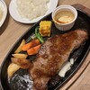 ハーバーズダブル - 手前:オーストラリア産牛ロースステーキ(200g)、奥:ライス