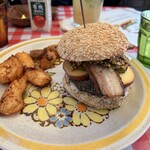 魔女のちいさな森のハンバーガー - 魔女のペッパー&スモークチーズバーガー