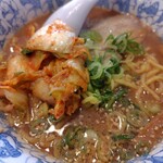 あじへい - 料理写真:ランチの味噌ラーメンに無料のキムチ投入