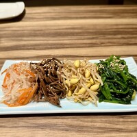 焼肉 それいけ精香園 - ナムル盛合せ