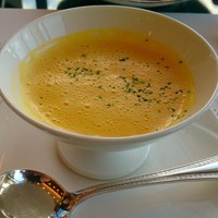 四季庭 カフェ＆レストラン - 泡まで美味しいスープ