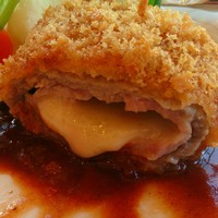 四季庭 カフェ＆レストラン - 仔牛のロース・コルドンブルー断面