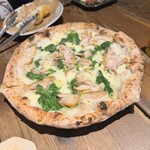 ピッツェリア ダ グランツァ - 美桜鶏と菜の花、マッシュポテトのピザ ¥3,000-