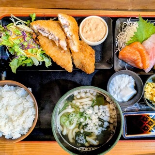 気まぐれ家 - 料理写真:Ｂアジフライ定食 ¥1180