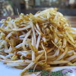 ちんや食堂 - ピリ辛もやし炒めアップ