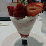 タカノフルーツパーラー - あまおうのパフェ