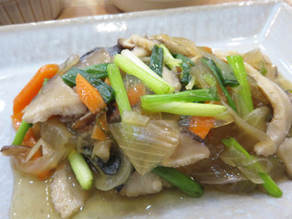 Fukuokayakuintanitashokudou - メインのサワラの野菜あんかけ。美味しいのですが、味がかなり薄いです。
                        でも、とても身体に良さそうです。
                        