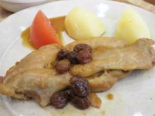 Fukuokayakuintanitashokudou - メインは、鶏肉とレーズンの赤ワイン煮。へるし～♪