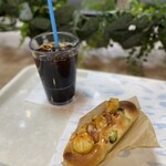 ヴィ・ド・フランス - 料理写真:桜スモークフランク&ハッシュドポテトパン387円
アイスコーヒーR 370円
