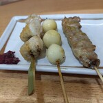 金太郎 - 料理写真:大山鶏抱き身串 (塩)、うずら玉子 (塩)、せせり (塩)