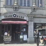 アートカフェ エレバート - 店の外観・古いビルを使用して店にしています。