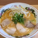 中華そば 陽気 - 中華そば(税込800円)
            トッピングは叉焼【ハーフ】4枚&茹で蘖&刻み青葱
            スープは豚骨をメインに鶏ガラと野菜(玉葱&人参&大蒜等)を炊いて醤油で整えてあり、醤油が効きややシャープなキレのあるタイプ