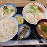 松屋 - 料理写真:モーニング:ソーセージwエッグ定(小鉢:冷奴)+豚汁に変更