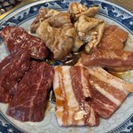 焼肉 手打ちそば 栄養亭 - 肉のデザインがそれぞれ異なり好きなのを選んでーと語りかけてくる