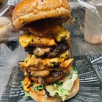 バーガー カフェ ミノミノ - minominoタワーチーズバーガー