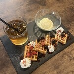 バーガー カフェ ミノミノ - 新しくなったワッフルSET