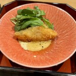 輪久 - さわらフライ
ふきのとうとブランデーのタルタル
（ベビーリーフ）