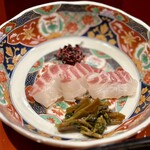 輪久 - 鯛昆布締め、花わさび醤油漬け