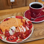 cafe DemiDemi - 料理写真:いちごと桜シフォンのプレートパフェ（880円）＋ゆきむろコーヒー（800円）